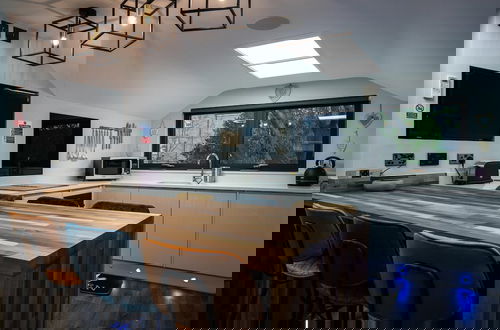 Foto 13 - Stunning Annex Apartment, Pool, Steam Room and Gym