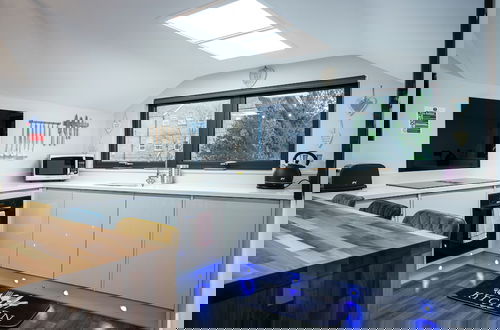 Foto 14 - Stunning Annex Apartment, Pool, Steam Room and Gym