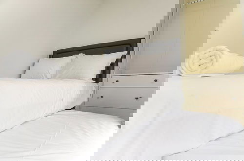 Foto 7 - Minimalist Design 2Br Apartment The Mansion Kemayoran Near Jiexpo