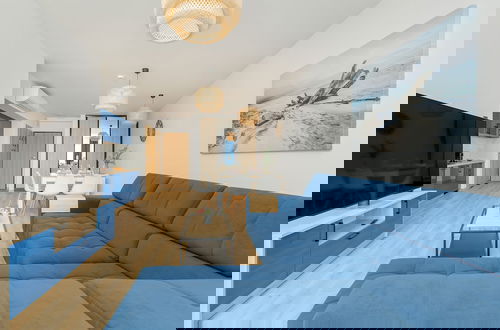 Photo 25 - Blue Apartment With Sea View by Renters