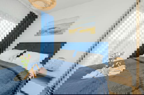 Photo 9 - Blue Apartment With Sea View by Renters