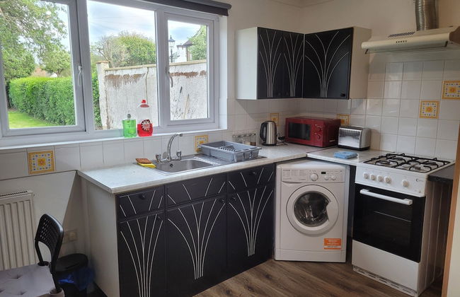 1 Bedroom - Sleeps 3 - Free Parking - Photo 6
