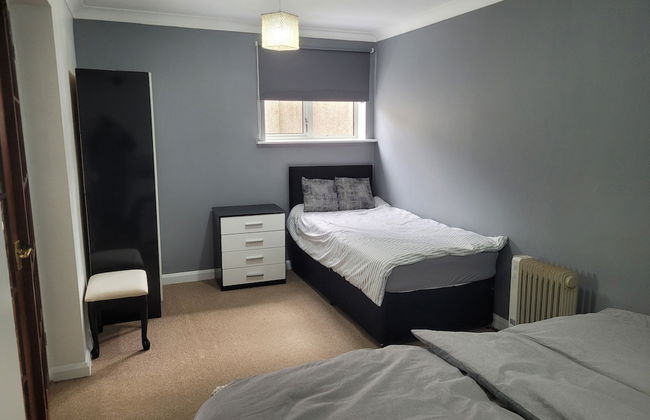1 Bedroom - Sleeps 3 - Free Parking - Photo 1