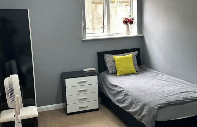 1 Bedroom - Sleeps 3 - Free Parking - Photo 3