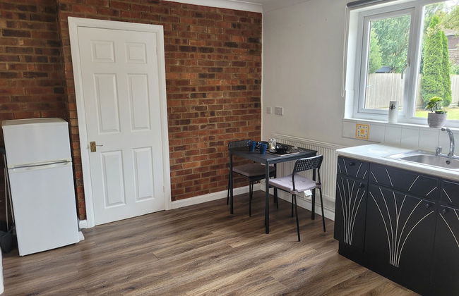 1 Bedroom - Sleeps 3 - Free Parking - Photo 8
