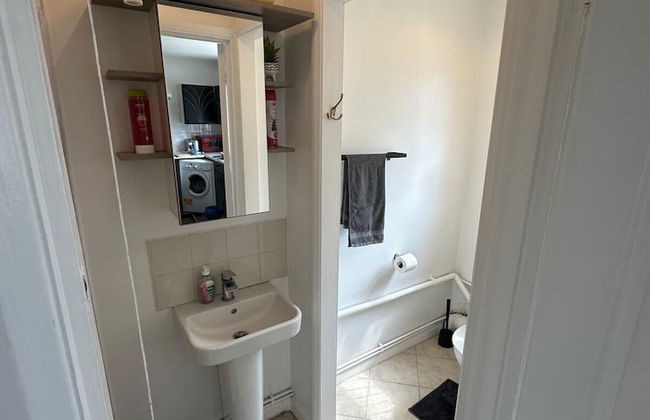 1 Bedroom - Sleeps 3 - Free Parking - Photo 11