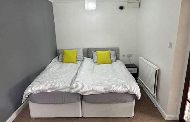 1 Bedroom - Sleeps 3 - Free Parking - Photo 5