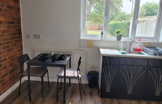 1 Bedroom - Sleeps 3 - Free Parking - Photo 7