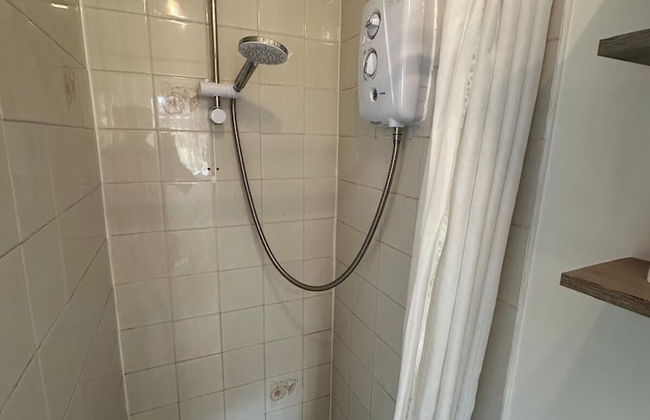 1 Bedroom - Sleeps 3 - Free Parking - Photo 10