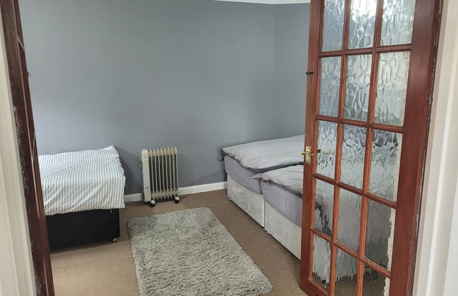 1 Bedroom - Sleeps 3 - Free Parking - Photo 2