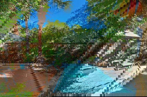 Foto 42 - Private Pool, 3 Minutes to the Beach, Hidden Oasis in BMB