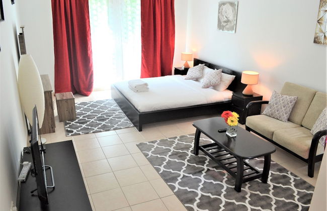 HRI - Studio - Photo 1