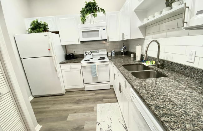 Grand Palm Community, Picnic Benches, Tennis Court and Much More!! - Foto 6