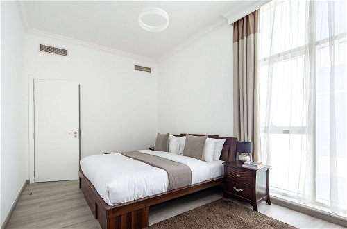 Photo 8 - Ravishing 3BR Apartment With Amazing Marina Views