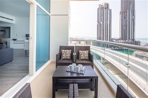 Photo 15 - Ravishing 3BR Apartment With Amazing Marina Views