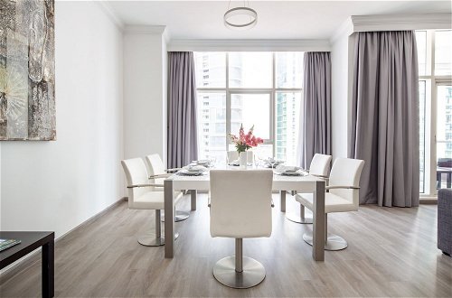 Photo 11 - Ravishing 3BR Apartment With Amazing Marina Views