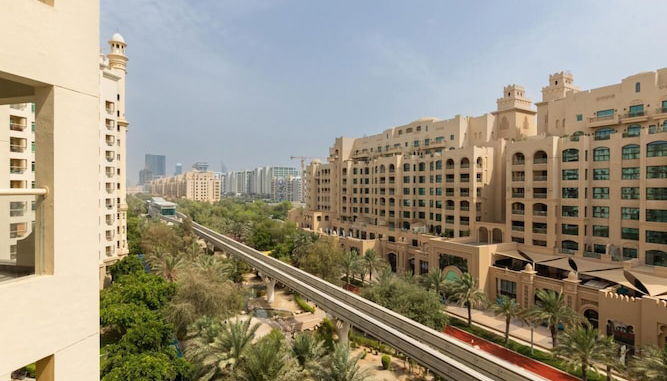 Photo 1 - Luxurious 2 Bed Apt on Palm Jumeirah