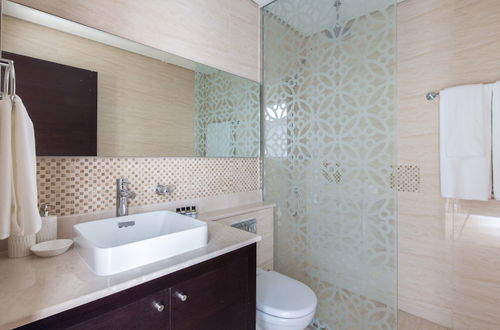 Photo 12 - Rich & Vibrant 2BR With Study in Downtown Dubai