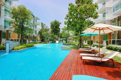 Photo 23 - Hua Hin Luxury Beachfront Condo By Mon