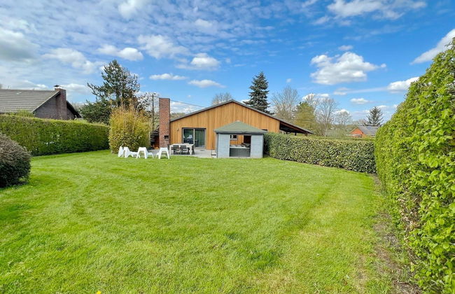 Holiday Home with Terrace, Garden, BBQ, Sauna & Hot Tub - Foto 13