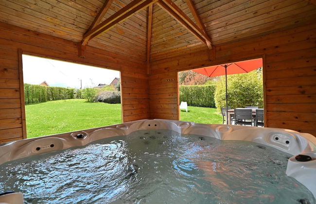 Holiday Home with Terrace, Garden, BBQ, Sauna & Hot Tub - Foto 11