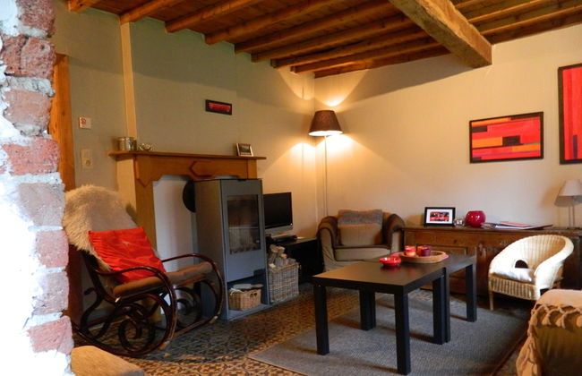 Regional House With Exposed Timber Frame Elements Full of Authenticity and Charm in a Green Area - Foto 10