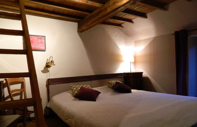 Regional House With Exposed Timber Frame Elements Full of Authenticity and Charm in a Green Area - Foto 4