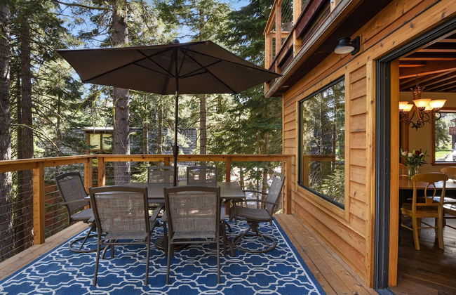 Snowshoe Cabin 3 Decks, BBQ & Hot Tub! - Photo 24