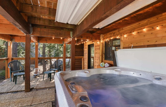 Snowshoe Cabin 3 Decks, BBQ & Hot Tub! - Photo 27