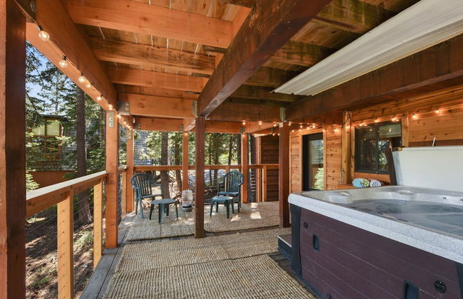 Snowshoe Cabin 3 Decks, BBQ & Hot Tub! - Photo 28