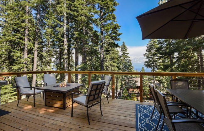 Snowshoe Cabin 3 Decks, BBQ & Hot Tub! - Photo 26