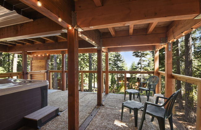 Snowshoe Cabin 3 Decks, BBQ & Hot Tub! - Photo 30