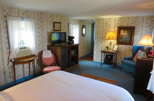 Photo 21 - Family Farmhouse Inn