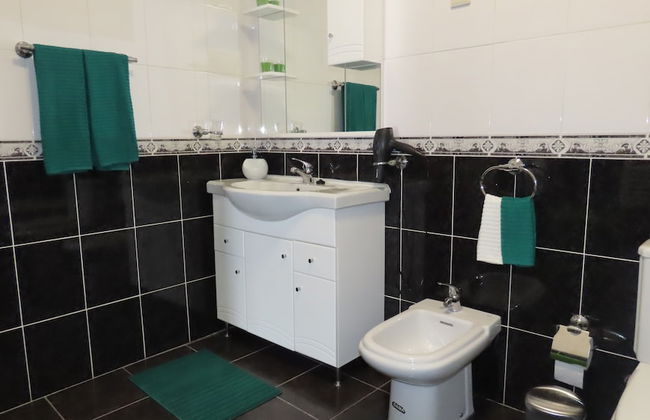 Lovely 3-bed House in Queimada Ideal for Families - Foto 25