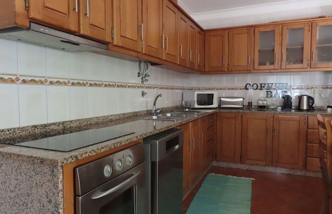 Lovely 3-bed House in Queimada Ideal for Families - Foto 15