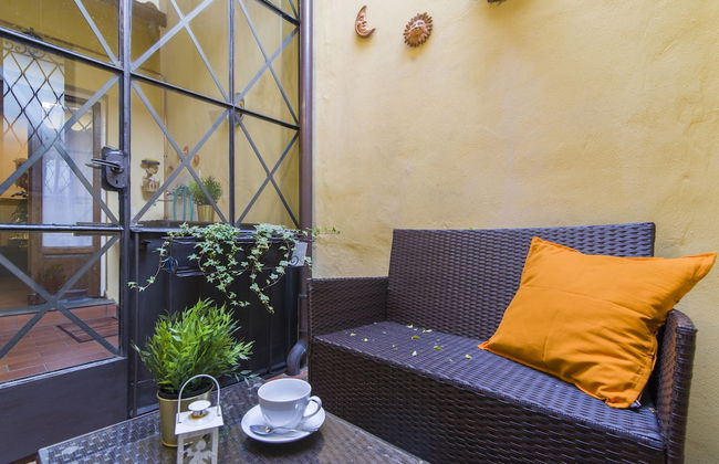 Florence Ariento Romantic Apartment - Photo 20