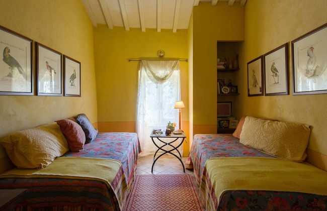 Romantic Retreat With Pool - Photo 3