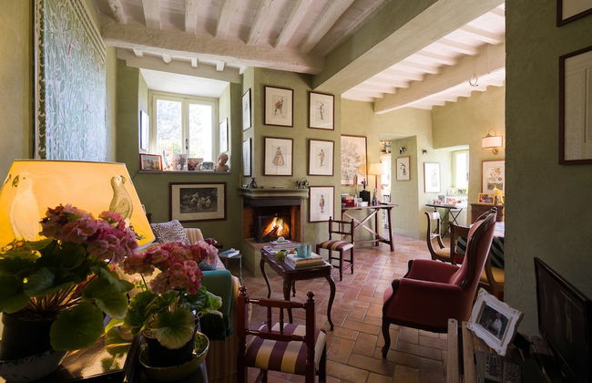 Romantic Retreat With Pool - Photo 31