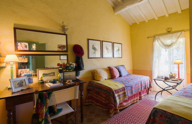 Romantic Retreat With Pool - Photo 11