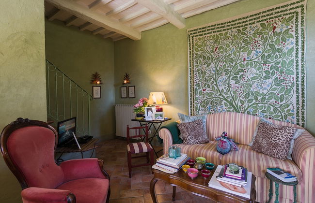 Romantic Retreat With Pool - Photo 27