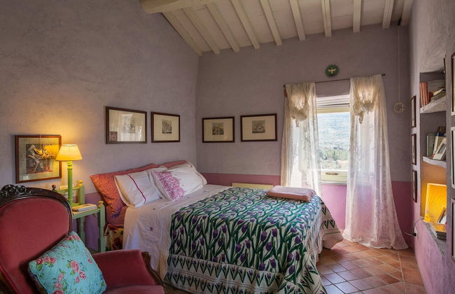 Romantic Retreat With Pool - Photo 2