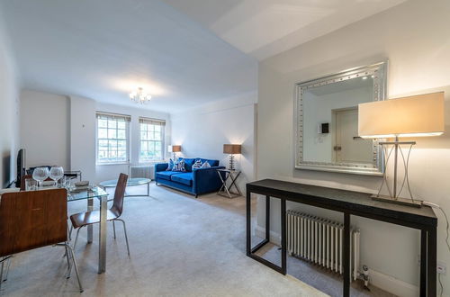 Photo 7 - Smart 2 Bedroom Apartment in Chelsea 26