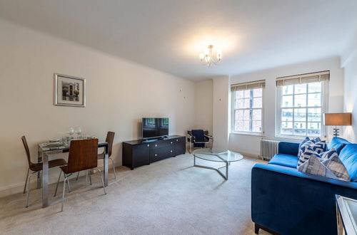 Photo 6 - Smart 2 Bedroom Apartment in Chelsea 26