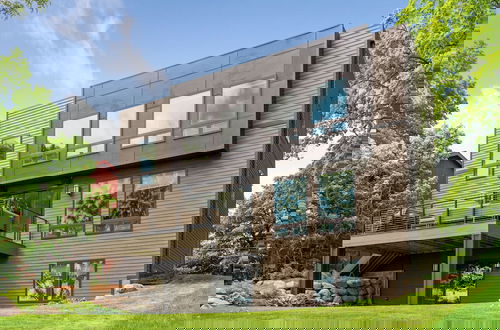 Foto 3 - Lakefront Luxury
