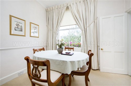 Photo 4 - Brunswick Gardens - Cosy Apartment in a Cherry Tree Lined Street- Notting Hill