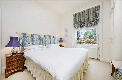Photo 1 - Brunswick Gardens - Cosy Apartment in a Cherry Tree Lined Street- Notting Hill