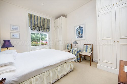 Photo 2 - Brunswick Gardens - Cosy Apartment in a Cherry Tree Lined Street- Notting Hill