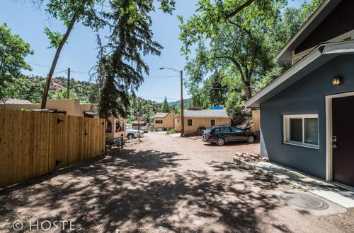 Photo 1 - 3BR Manitou Springs2min to Restaurants W/hot Tub