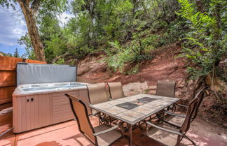 Photo 3 - 3BR Manitou Springs2min to Restaurants W/hot Tub