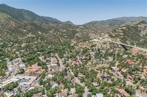 Photo 6 - 3BR Manitou Springs2min to Restaurants W/hot Tub